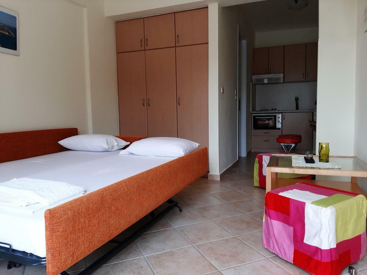 Marina Apartments Кокарі Екстер'єр фото